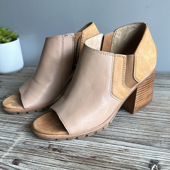 sorel nadia ankle bootie